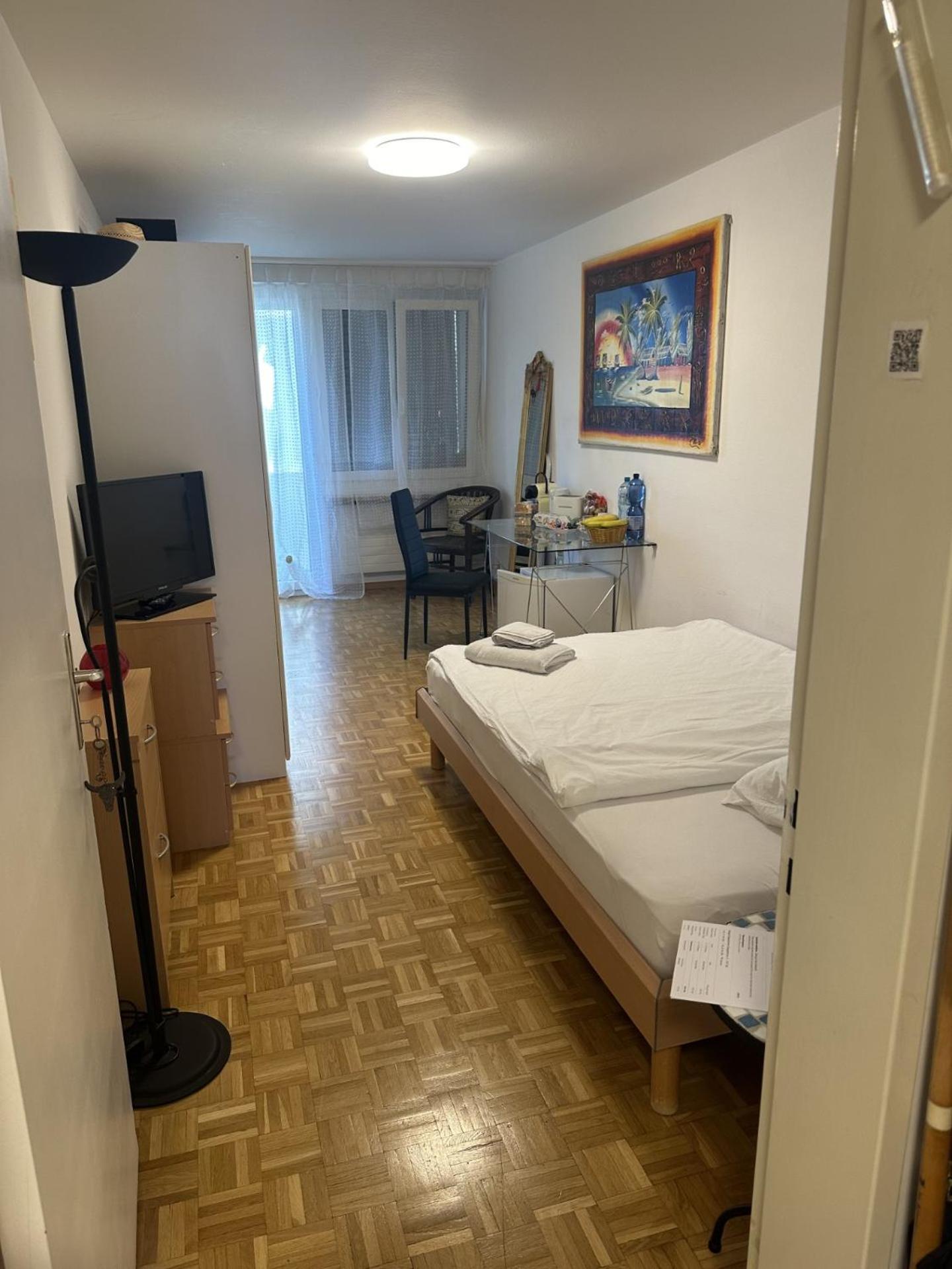 Schoenes Zimmer In Der City Basel Ngoại thất bức ảnh